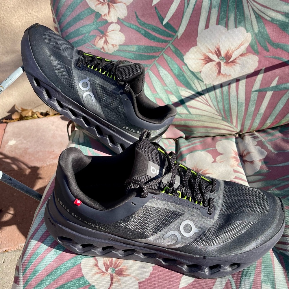 Black OnCloud Sneakers W10